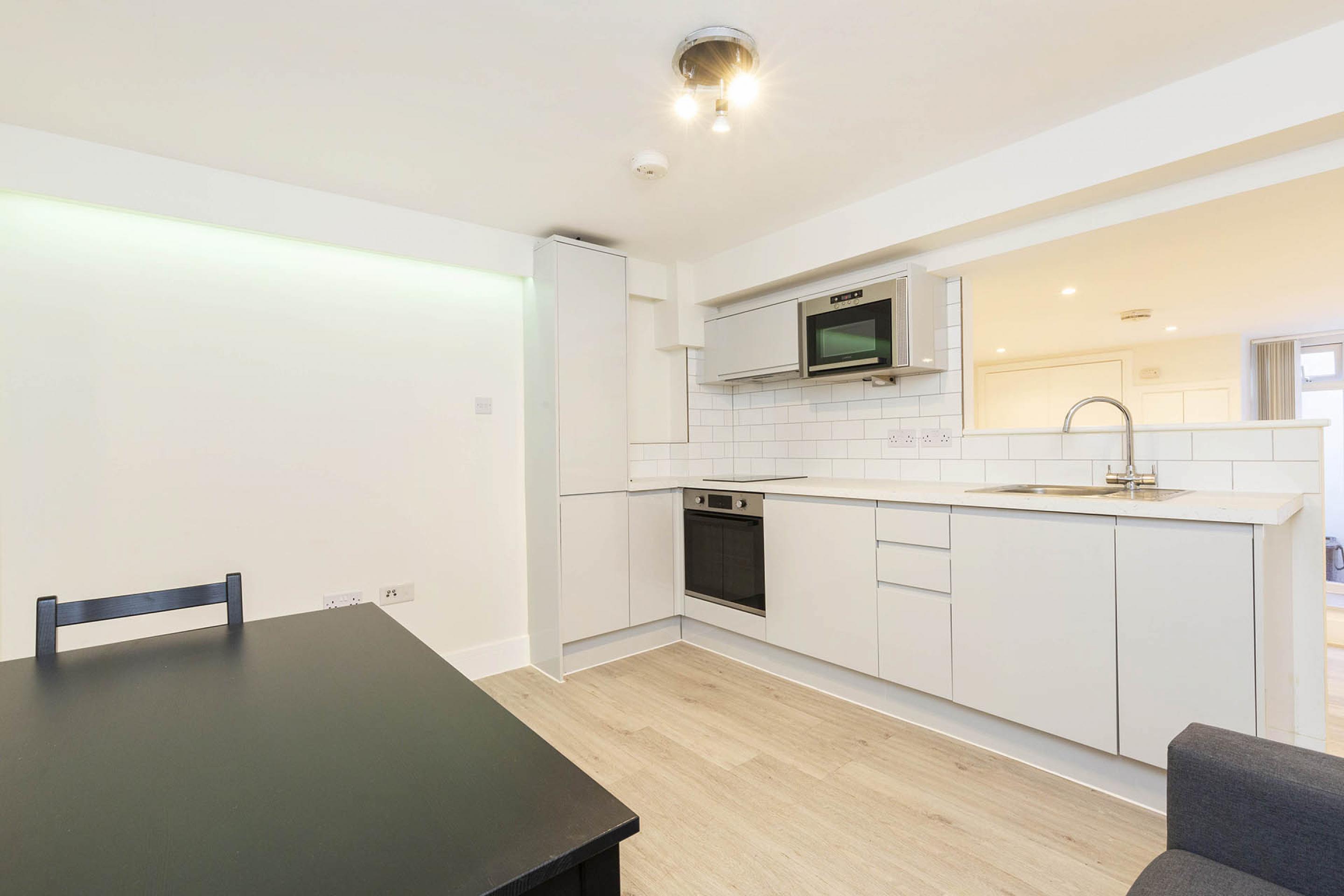 Modern and Central Apartment Station Road, Edgware HA8